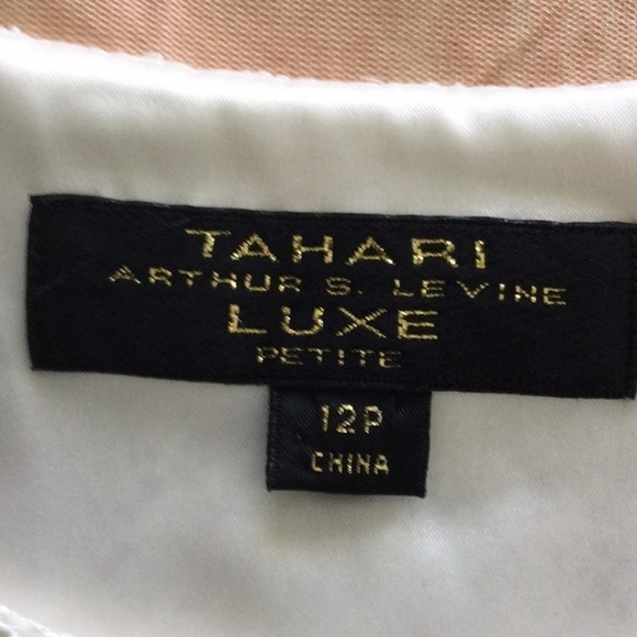 Woman’s Top by Tahari Arther Levine Luxe-size 12P sleeveless dry clean #94 - Picture 4 of 9
